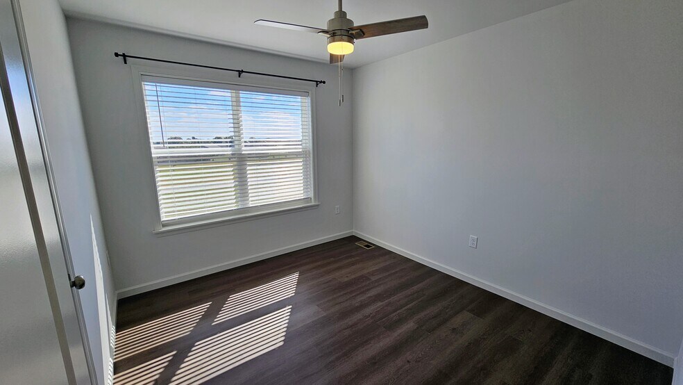 Building Photo - 63 N Conifer Dr