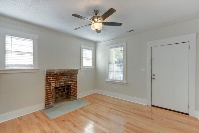 Building Photo - Renovated Three Bedroom, Two Bathroom Sing...