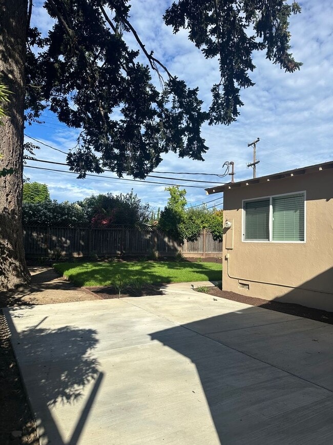 Building Photo - 4309 Ross Ave