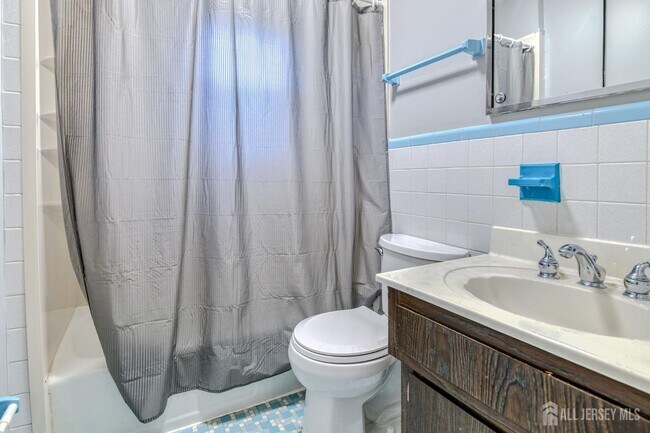 Building Photo - 347 Lincoln Blvd