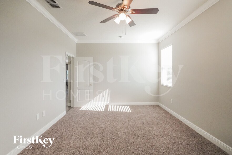 Building Photo - 11400 Wishing Well Ln