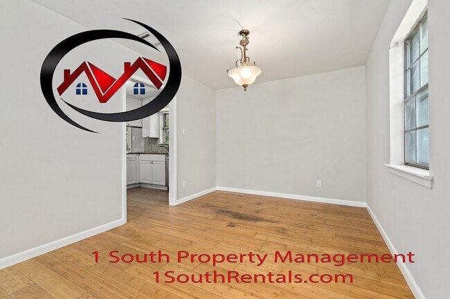 Building Photo - 5360 Larchmont Dr