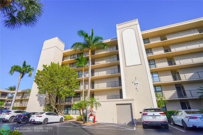 Primary Photo - 7 Royal Palm Way