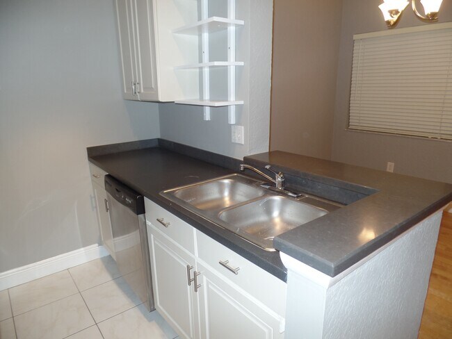 Building Photo - 2871 N Oakland Forest Dr