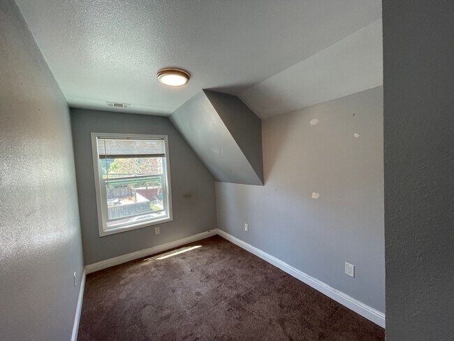 Building Photo - 812 20th St