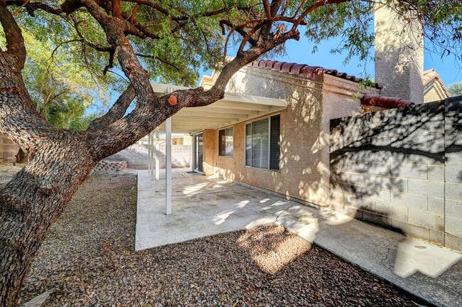 Building Photo - Fully Renovated Single Story 3bd/2bth Single Family Home