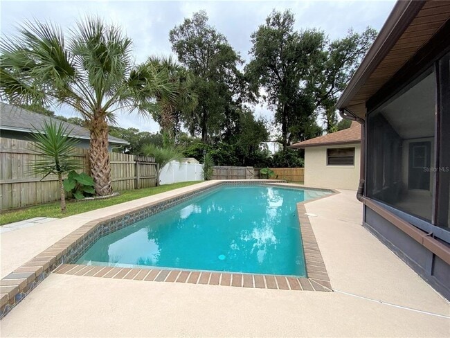 Building Photo - 214 Stevenage Dr