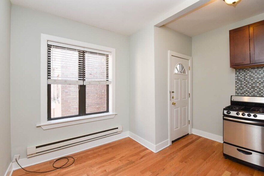 Building Photo - 3727 N Pine Grove Ave