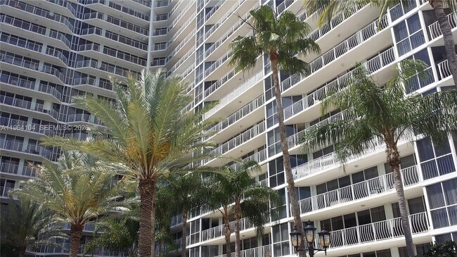 Building Photo - 7601 E Treasure Dr