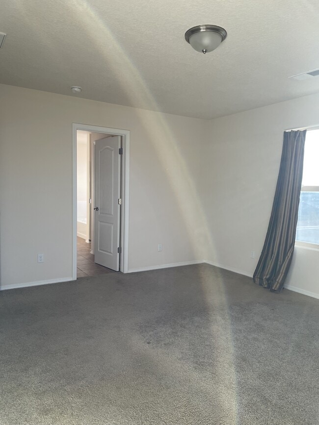 Building Photo - 2230 Vista de Colinas Dr SE