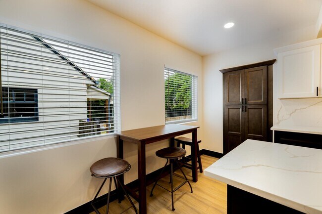 Building Photo - 6389 N Commercial Ave