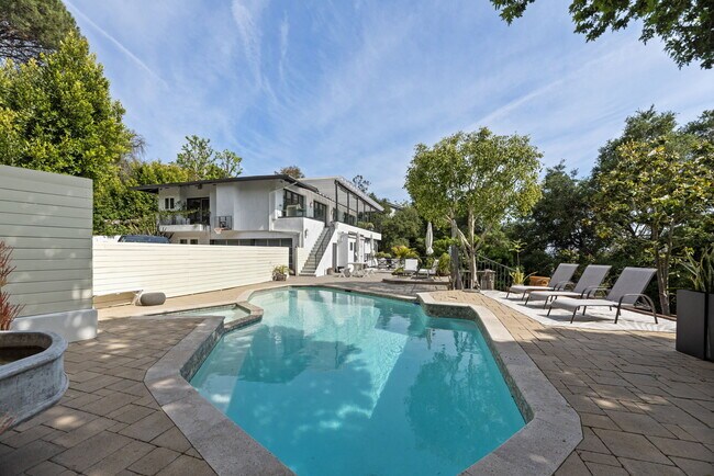 Building Photo - 641 Walther Way