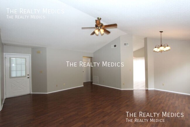 Building Photo - 153 Becky Thatcher Ct