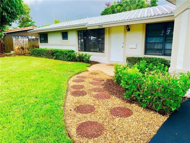 Building Photo - 2161 NE 35th St