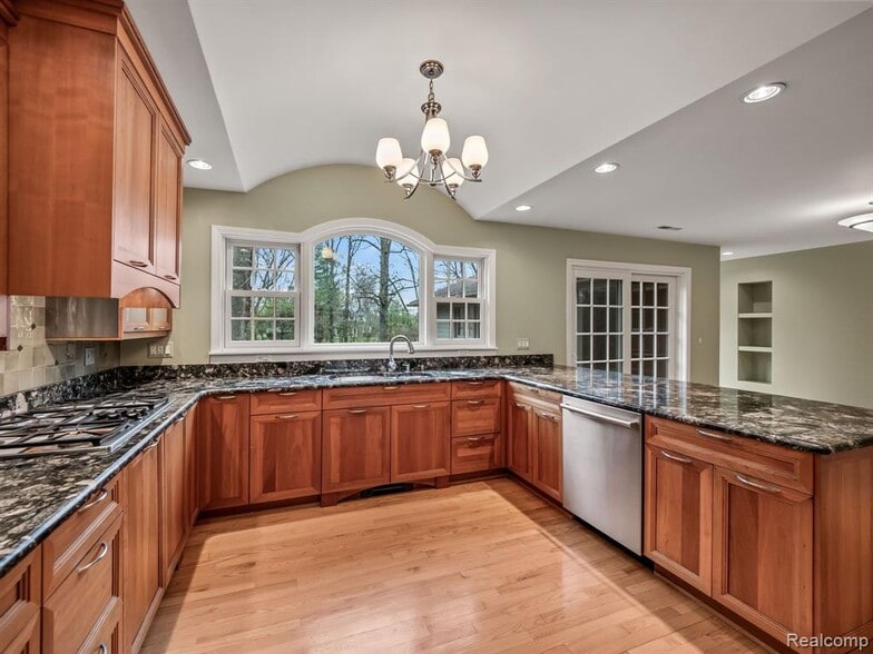 Building Photo - 3781 Lincoln Rd