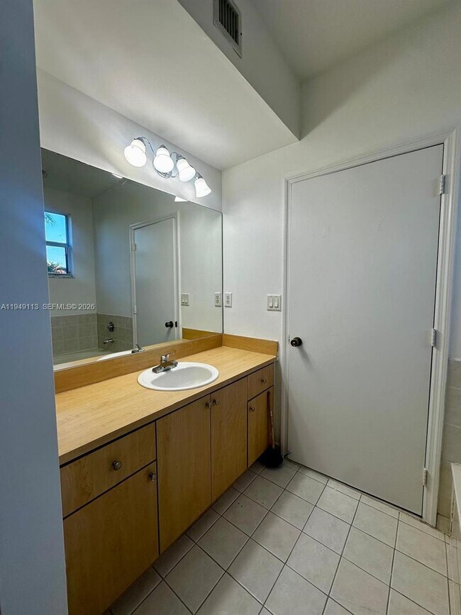 Building Photo - 15205 SW 30th Terrace