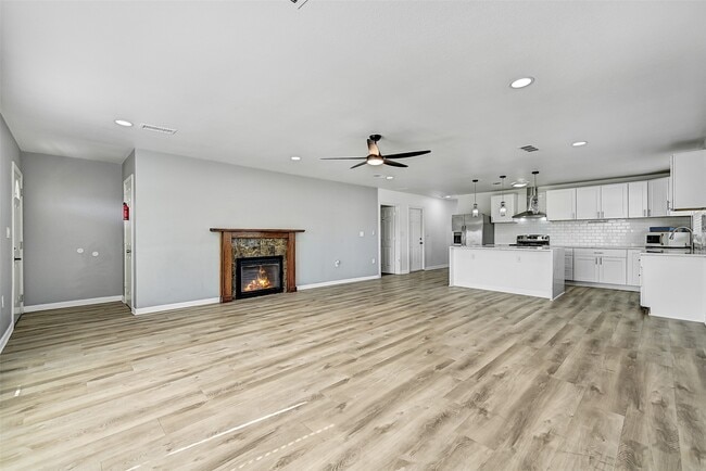 Building Photo - 2328 Wimcrest St