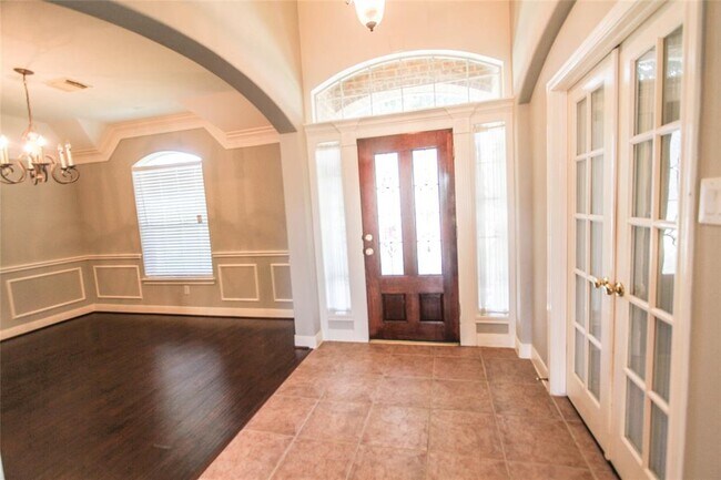 Building Photo - 6006 Briar Hill Ct