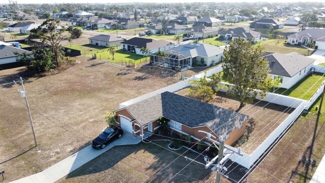 Building Photo - 1602 SW 16th Ct