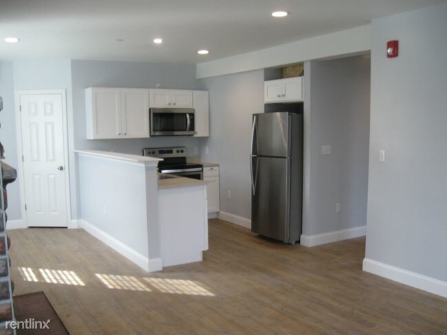 Building Photo - 1 br, 1 bath Apartment - 2 South Grove Street