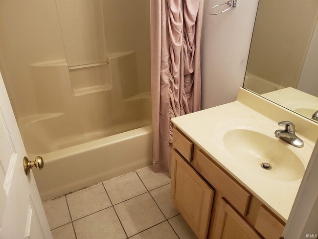 Building Photo - 3471 S Oaklawn Cir