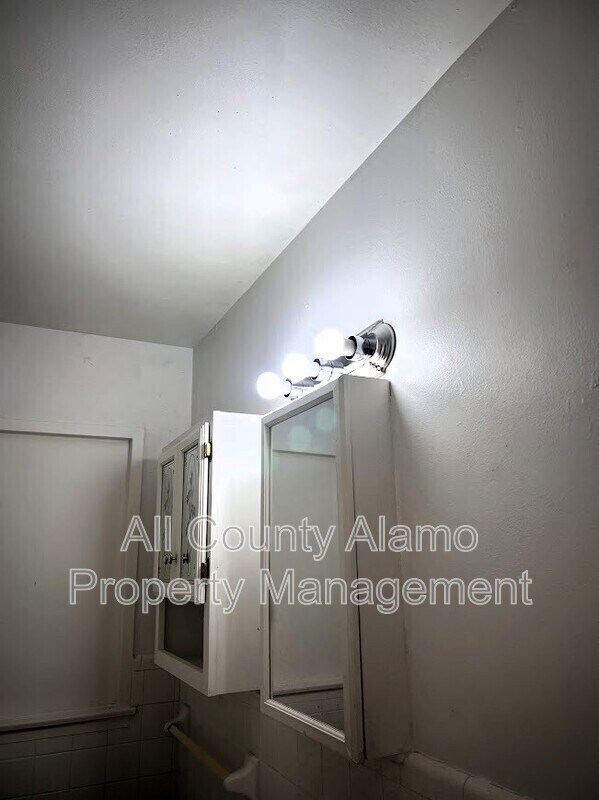 Building Photo - 301 Aero Ave