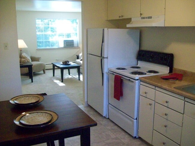 Building Photo - 2356 S Linden Ct