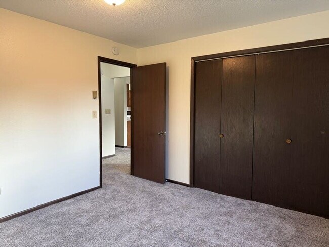 Building Photo - Spacious 2-Bed, 1-Bath Apartment Just 15 Minutes from Fargo