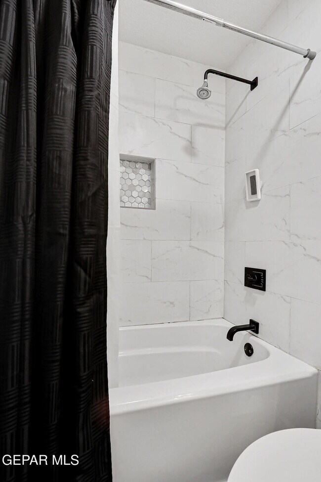 Building Photo - 9128 Diana Dr