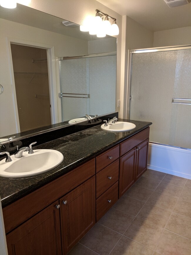 Master bathroom - 1883 Agnew Rd