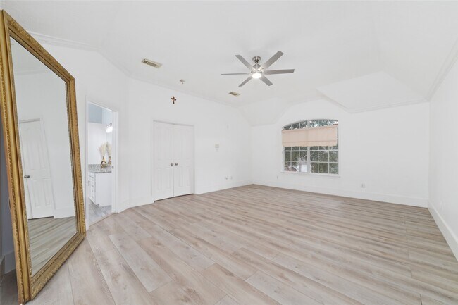 Building Photo - 5214 Bay Pines Dr