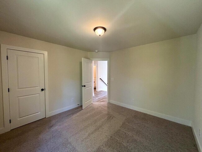 Building Photo - 4420 Whitetail Path Cove