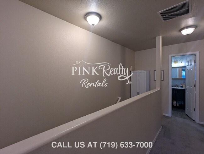 Building Photo - 870 Red Thistle View