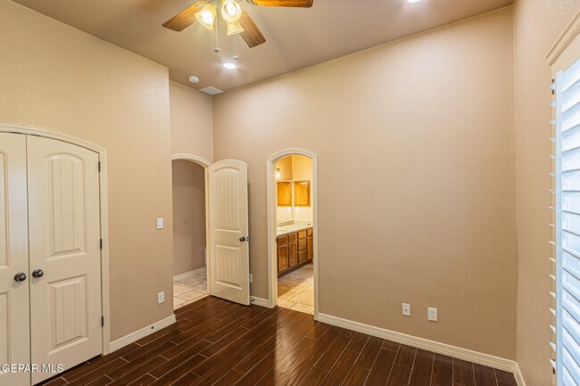Building Photo - 3849 Tierra Campa Dr