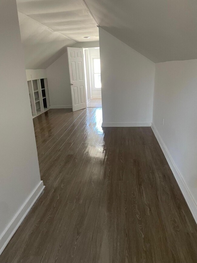 Building Photo - 667 Longview Dr