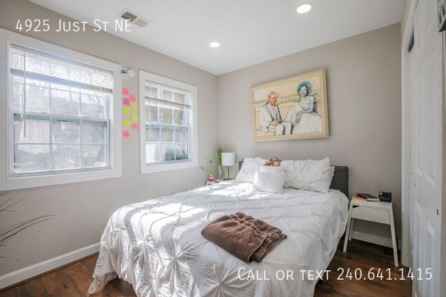 Building Photo - 4925 Just St NE