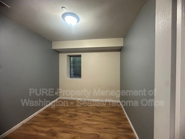 Building Photo - 2327 S I St