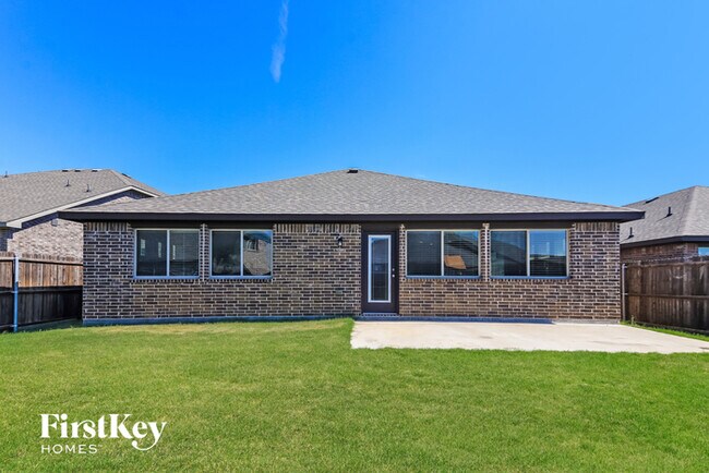 Building Photo - 750 Lowell Dr