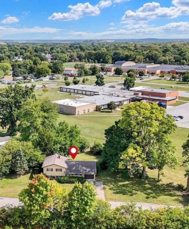 Building Photo - 4927 W Southern Ave