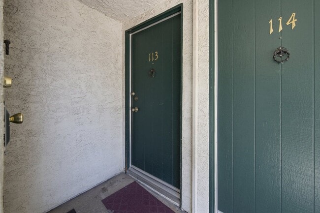 Building Photo - 6907 Whitsett Ave