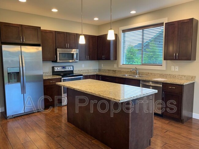 Building Photo - 2225 Bluestem St