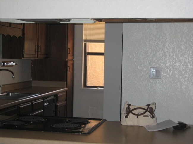 Building Photo - 1084 E Navajo St