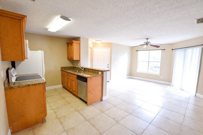 Building Photo - 2585 Grassy Point Dr