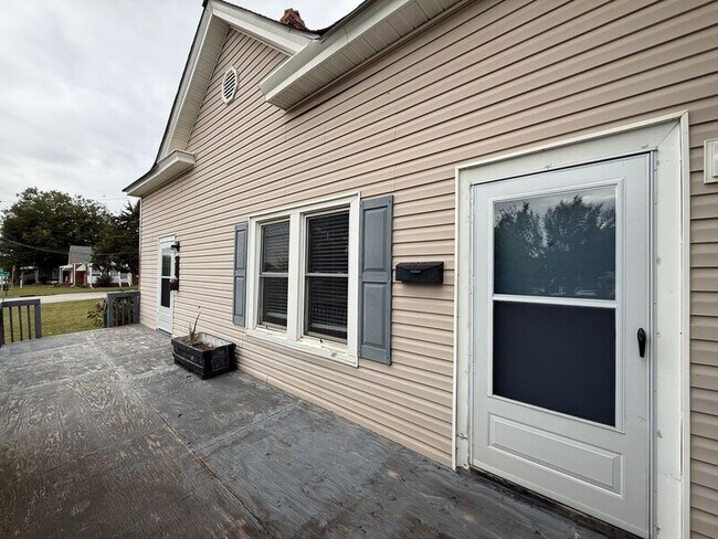 Building Photo - 108 W Garner Rd