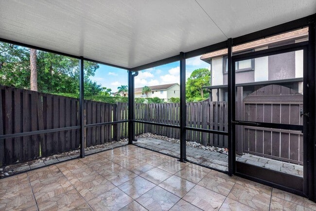 Building Photo - 2140 Sherwood Forest Blvd