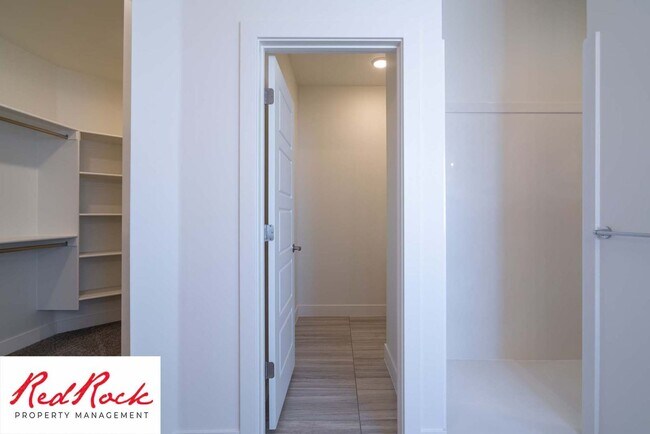 Building Photo - Incredible 3 Bedroom, 2 Bathroom Property ...