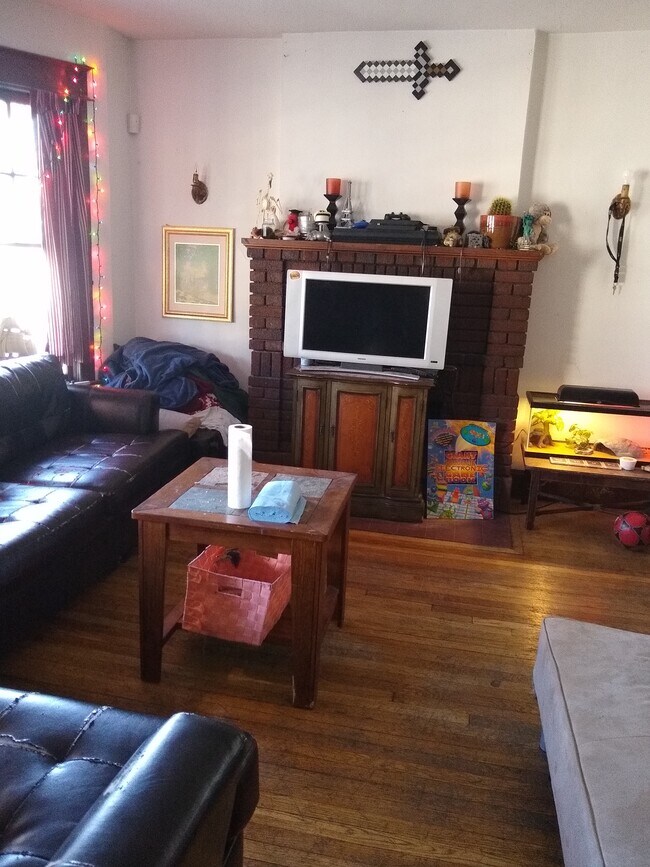 Primary Photo - 209 Ontario St