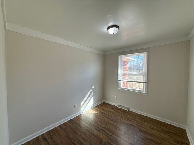 Building Photo - T.R. Lawing Realty Property