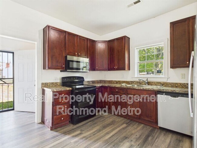 Building Photo - 1610 N 28th St