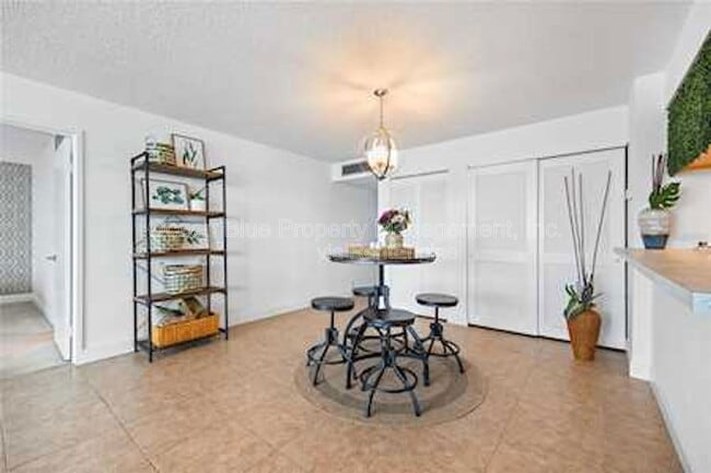 Building Photo - 5700 Mariner St